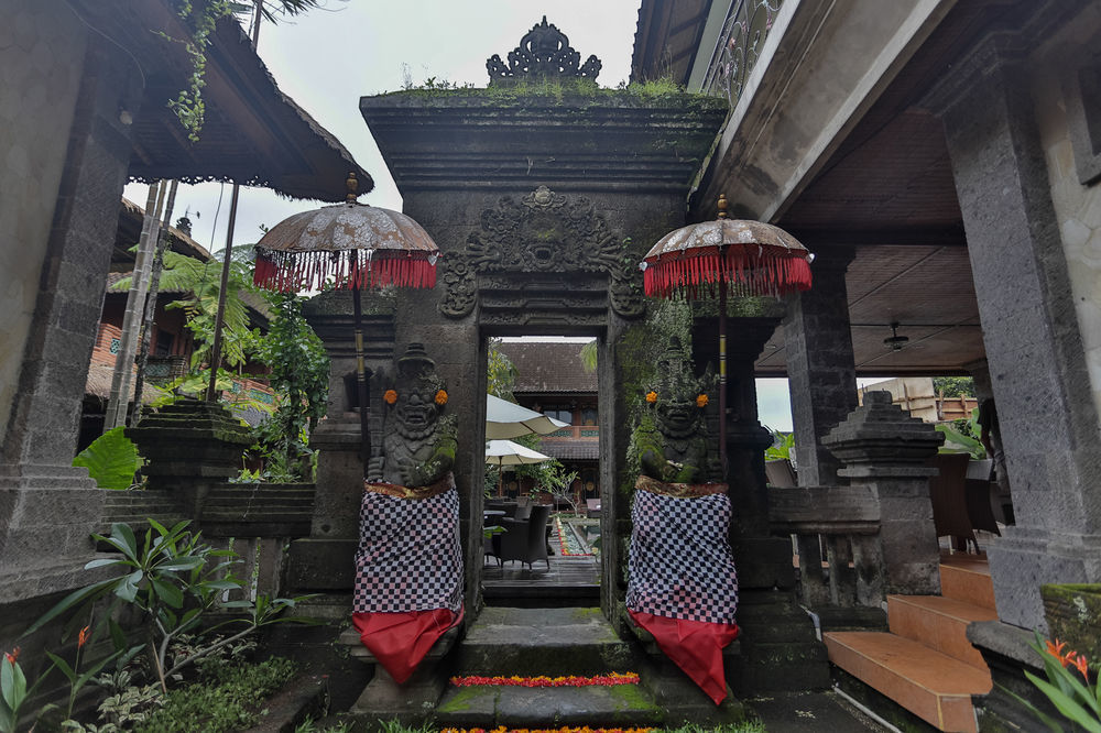 Asrama Puri Garden & *